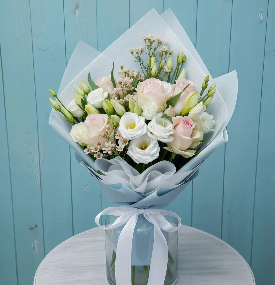 Букет цветов из: Розы и Лизиантусы в Большое Грызлово