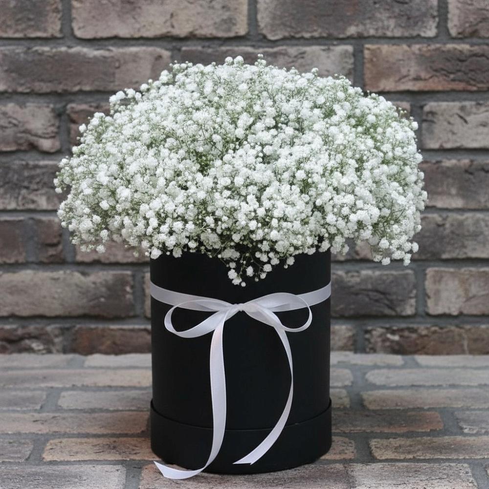 Цветочная композиция из Гипсофила в шляпной коробке в Большое Грызлово