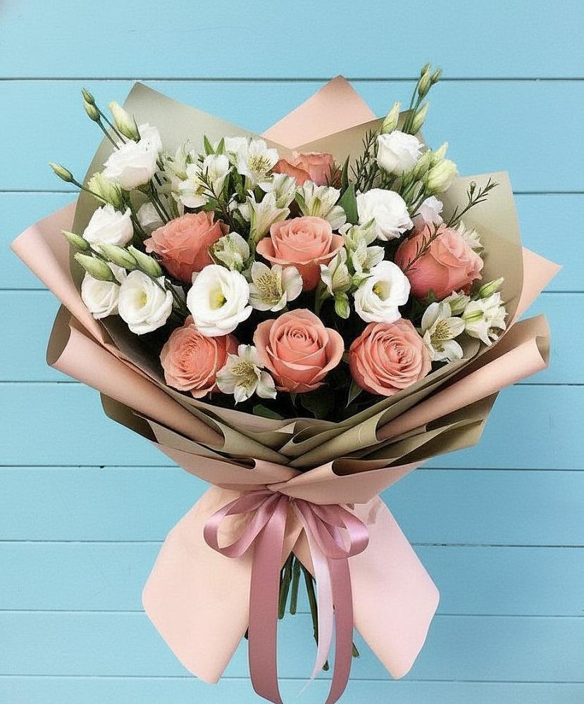 Букет цветов из: Розы, Альстромерии и Лизиантусы в Большое Грызлово