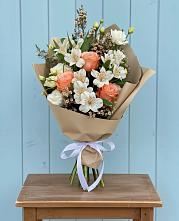 Букет цветов из:  Альстромерии, Лизиантусы, Розы и Хризантемы в Большое Грызлово