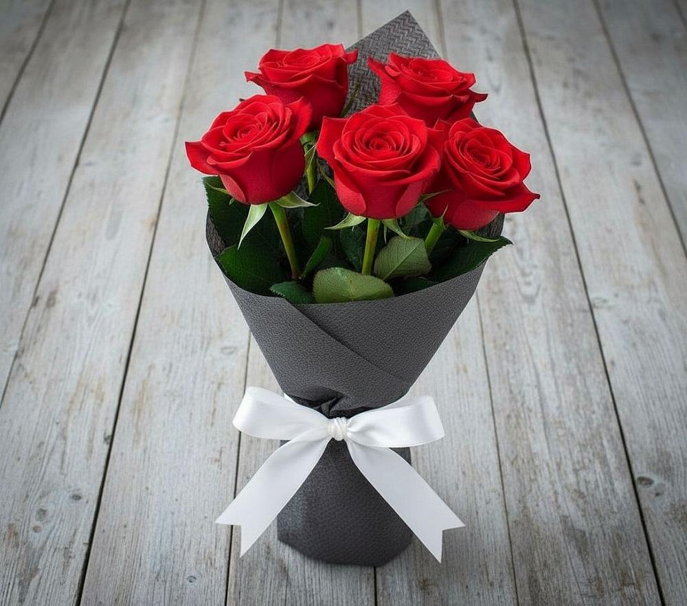 Букет 5 Красных роз Эдлесс Лав в Большое Грызлово